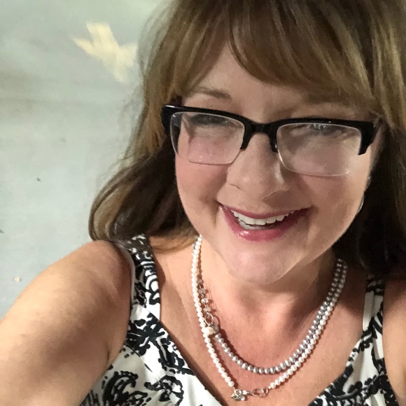 Meet your Posher, Tiffany - Picture 1 of 1